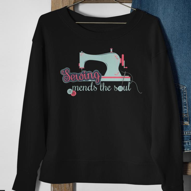 Sewing Mends The Soul Funny Sewing Kit For Quilting Lover Sweatshirt Gifts for Old Women