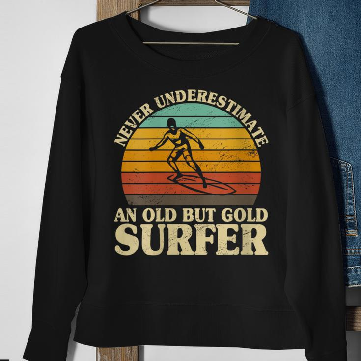 Never Underestimate An Old Surfer Surfing Surf Surfboard Sweatshirt Gifts for Old Women