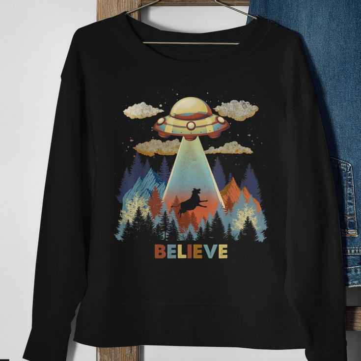 Vintage Cow Alien Abduction Area 51 Funny Ufo Alien Sweatshirt Gifts for Old Women
