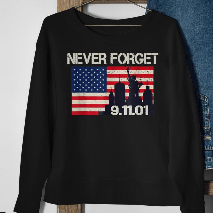 Vintage Design American Flag Never Forget Patriotic 911 Sweatshirt Gifts for Old Women