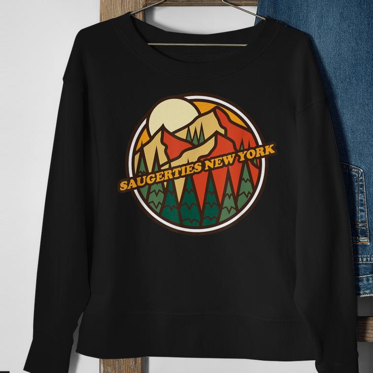 Vintage Saugerties New York Mountain Hiking Souvenir Print Sweatshirt Gifts for Old Women