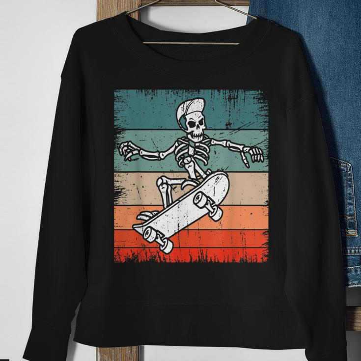 Vintage Skateboarding Skeleton Retro Halloween Skateboard Skateboarding Funny Gifts Sweatshirt Gifts for Old Women