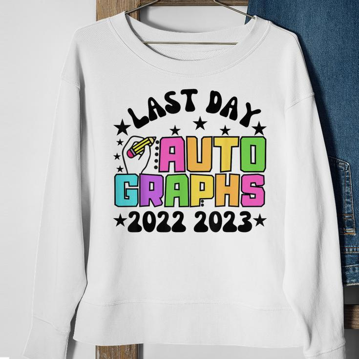 Last Day Autographs 2023 Kindergarten Teacher Graduation Sweatshirt Gifts for Old Women