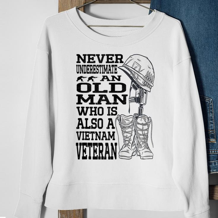 Never Underestimate An Old Man Vietnam Veteran Patriotic Dad Sweatshirt Gifts for Old Women