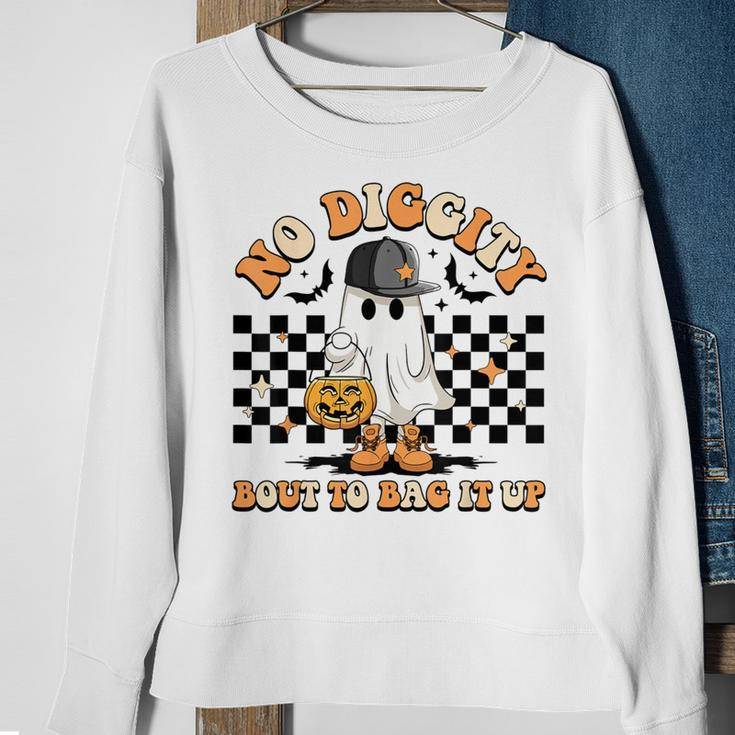No Diggity Bout To Bag It Up Retro Halloween Spooky Season Sweatshirt Gifts for Old Women