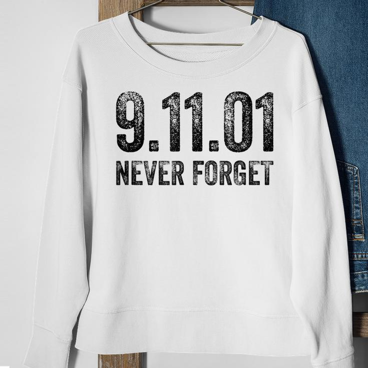 Vintage Never Forget Patriotic 911 American Retro Gift Sweatshirt Gifts for Old Women