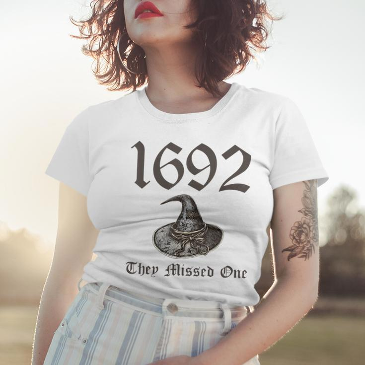Salem 1692 They Missed One Halloween Costume Vintage Women T-shirt Gifts for Her