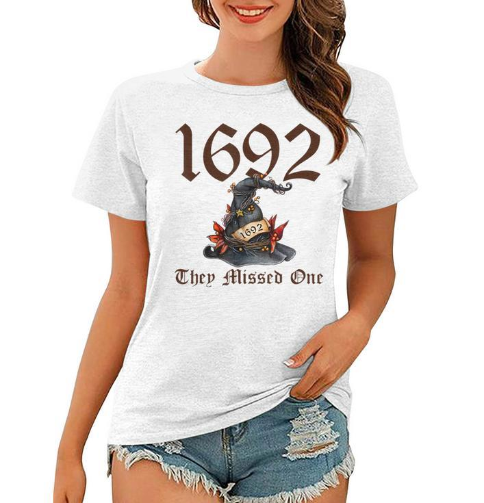 Retro Vintage Salem 1692 They Missed One Floral Witch Hat Women T-shirt