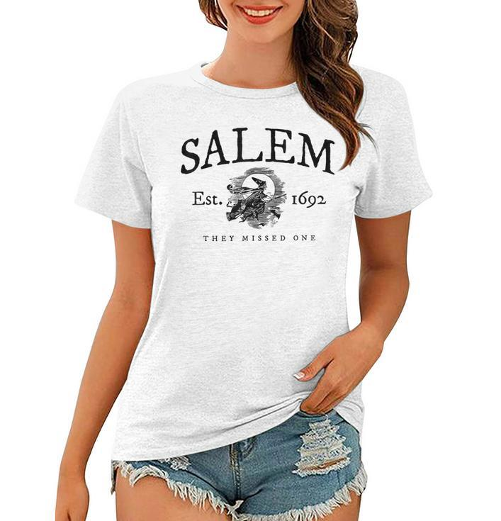 Vintage Halloween Witch Salem 1692 They Missed One Women T-shirt