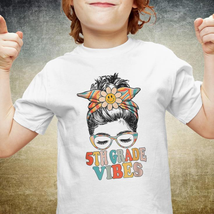 Groovy Retro 5Th Grade Vibes Messy Bun Back To School Retro Gifts Youth T-shirt