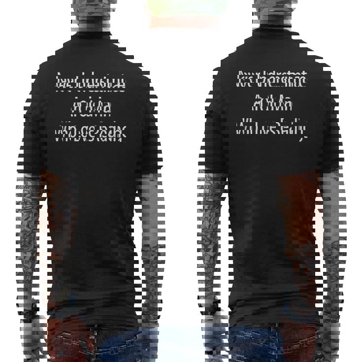 Never Underestimate An Old Man Who Loves Reading Men's T-shirt Back Print