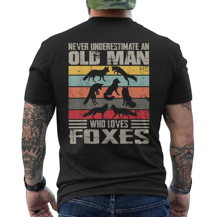 Vintage Never Underestimate An Old Man Who Loves Foxes Cute Men's T-shirt Back Print
