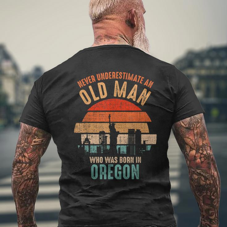 Mb Never Underestimate An Old Man Born In Oregon Men's T-shirt Back Print Gifts for Old Men