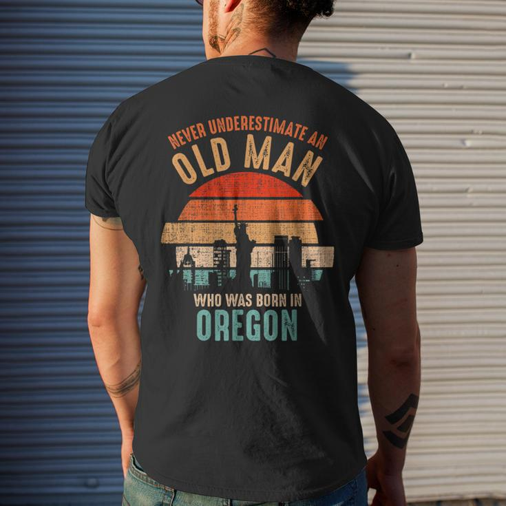 Mb Never Underestimate An Old Man Born In Oregon Men's T-shirt Back Print Gifts for Him
