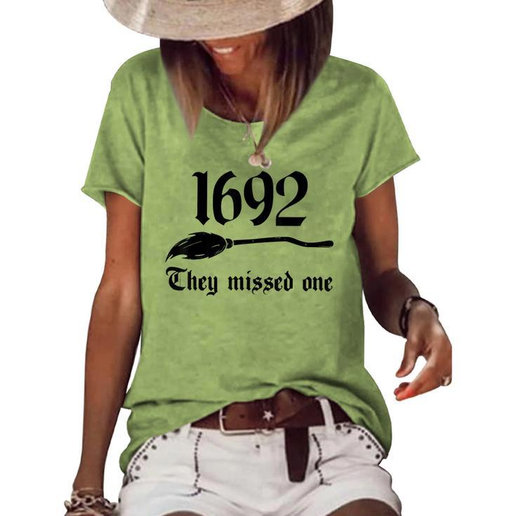 Vintage Salem 1692 They Missed One Halloween Costume Women's Loose T-shirt