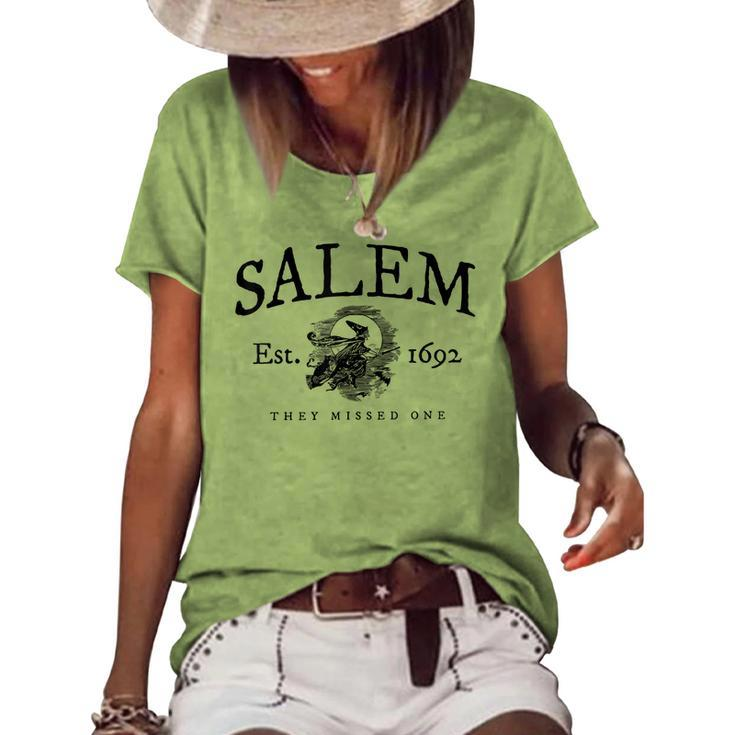 Vintage Halloween Witch Salem 1692 They Missed One Women's Loose T-shirt