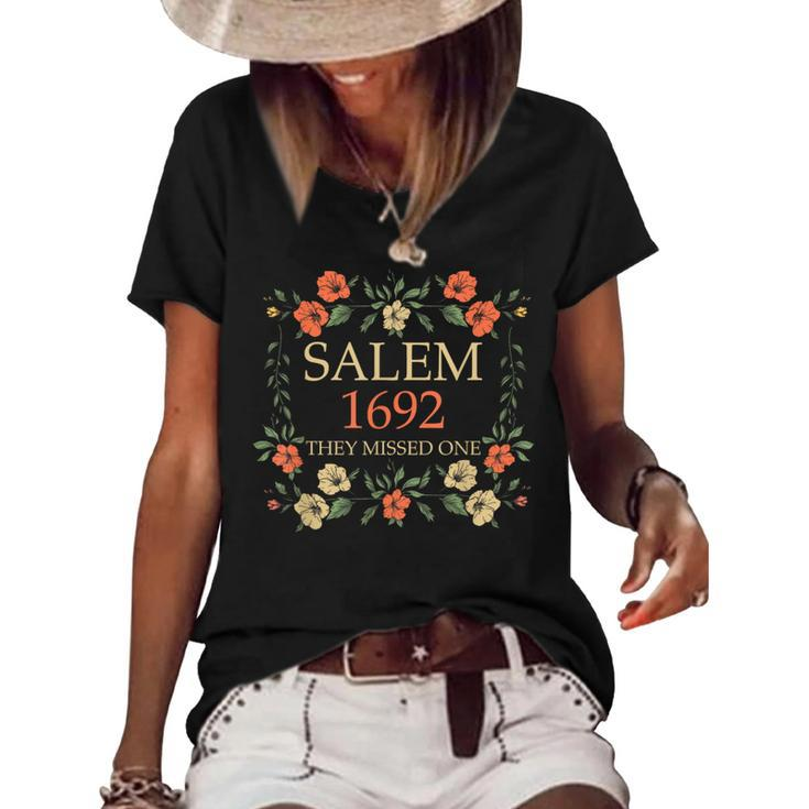 Salem 1692 They Missed One Vintage Flower Halloween Costume Women's Loose T-shirt