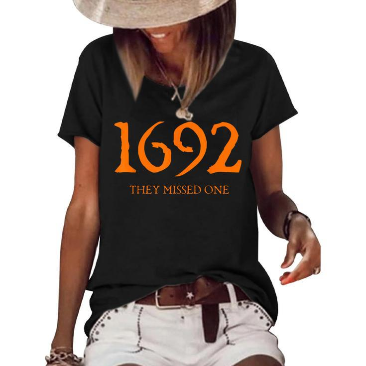 Vintage 1692 They Missed One Witch Salem 1692 Halloween Women's Loose T-shirt