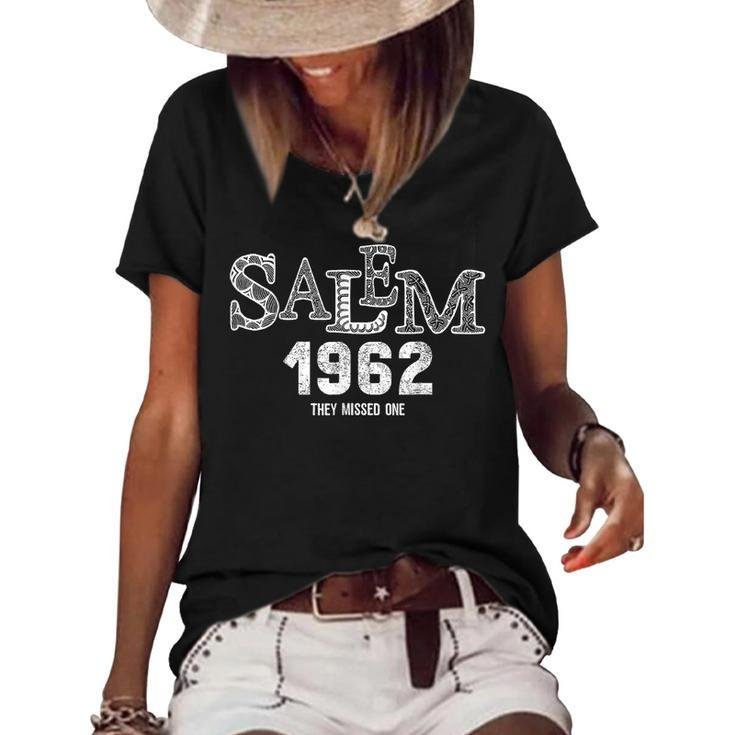 Vintage Salem 1692 They Missed One Halloween Outfit Family Women's Loose T-shirt