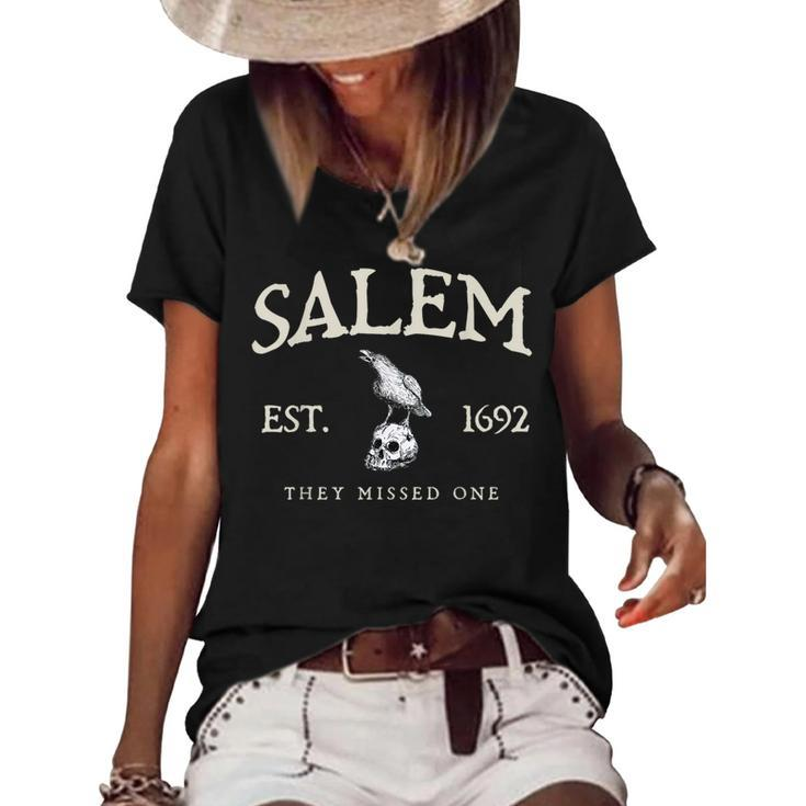 Vintage Salem 1692 They Missed One Witch Crow Bird Halloween Women's Loose T-shirt