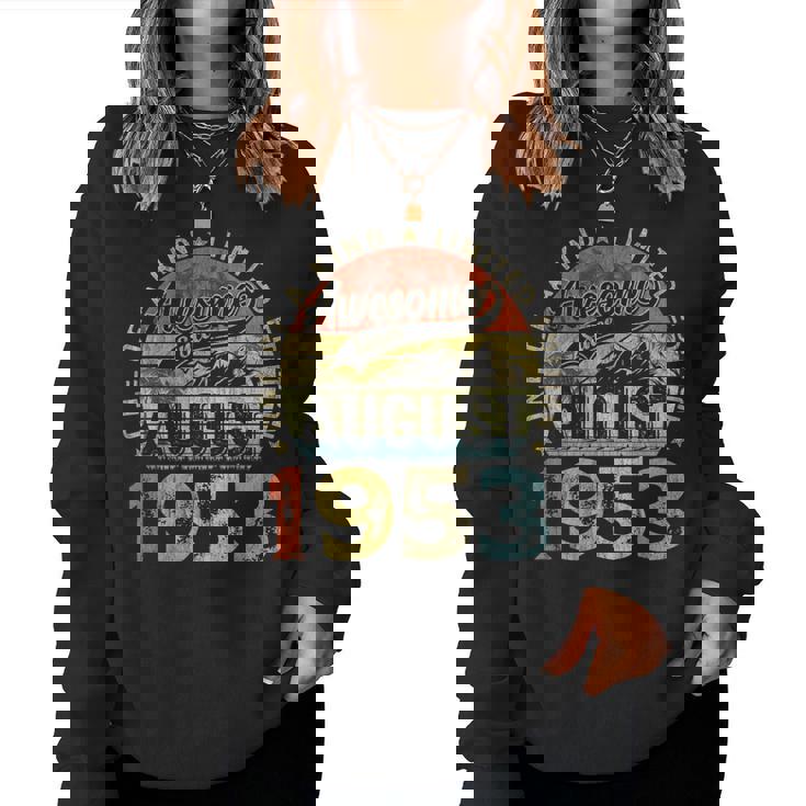 70 Years Old Made In 1953 Vintage August 1953 70Th Birthday Birthday Women Sweatshirt