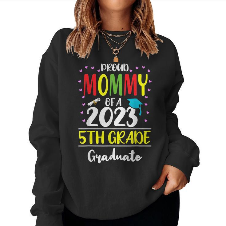 Funny Proud Mommy Of A Class Of 2023 5Th Grade Graduate  Women Crewneck Graphic Sweatshirt