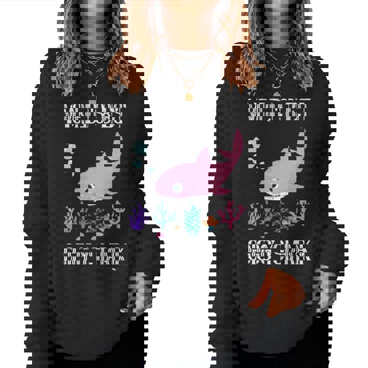 Giggy Grandma Gift Worlds Best Giggy Shark Women Crewneck Graphic Sweatshirt