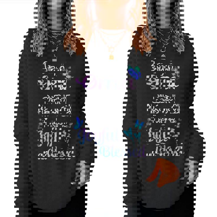 Oma Grandma Gift Being An Oma Doesnt Make Me Old Women Crewneck Graphic Sweatshirt