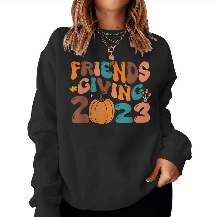 Retro Groovy Friends Giving 2023 Thanksgiving Friendsgiving Women Sweatshirt