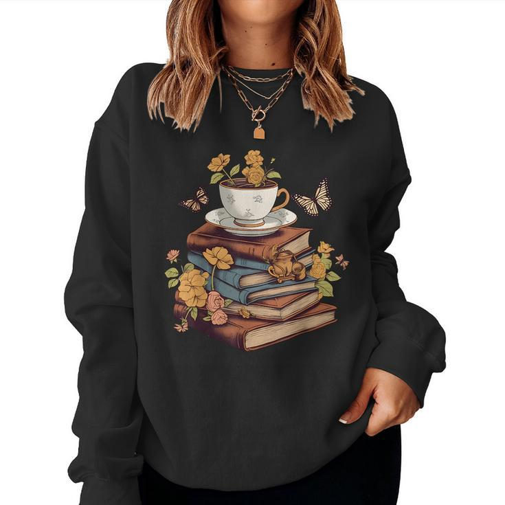 Vintage Cottagecore Aesthetic Butterfly Floral Book Lover Butterfly s Women Sweatshirt