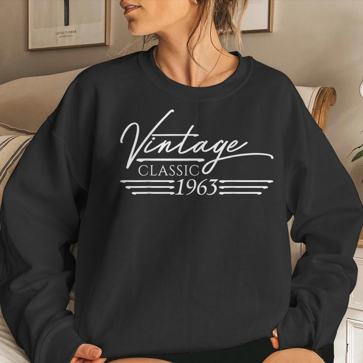 60 Year Old Gifts Vintage 1963 60Th Men Women 60Th Birthday Women Crewneck Graphic Sweatshirt Gifts for Her