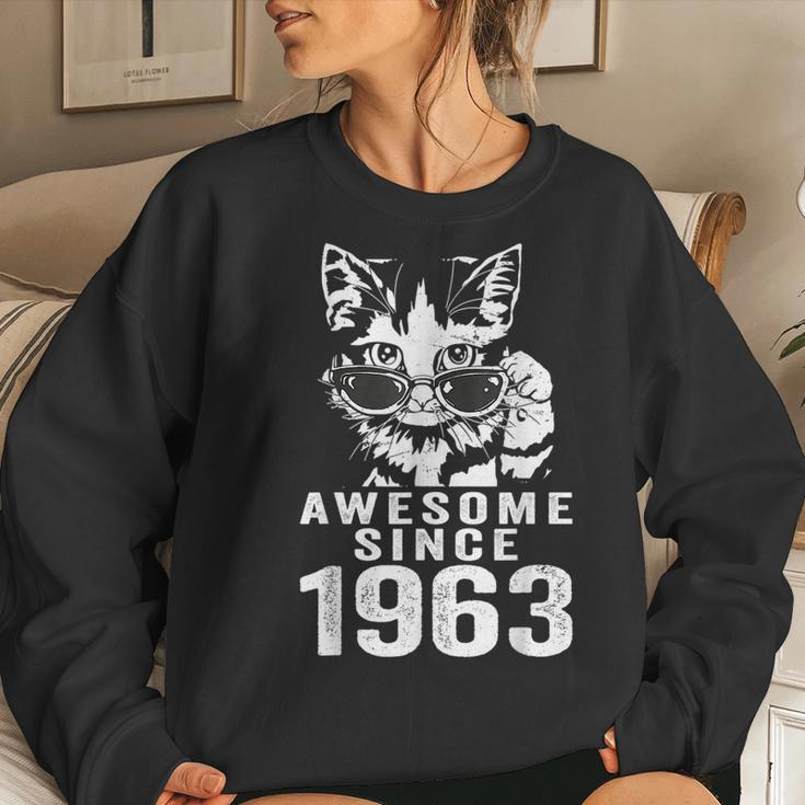 Awesome Since 1963 60Th Birthday 60 Year Old Cat Lovers Women Sweatshirt Gifts for Her