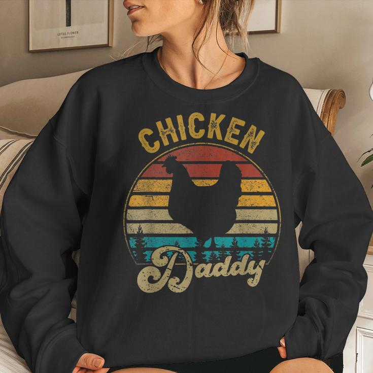 Chicken Daddy Vintage Retro 70S Chicken Dad Fathers Day Men Women Crewneck Graphic Sweatshirt Gifts for Her