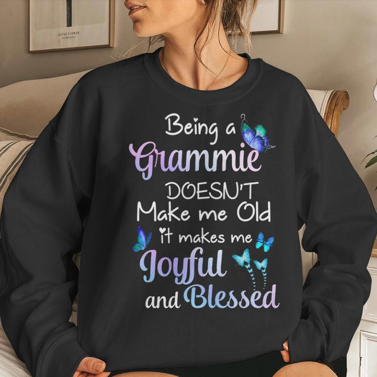 Grammie Grandma Gift Being A Grammie Doesnt Make Me Old Women Crewneck Graphic Sweatshirt Gifts for Her