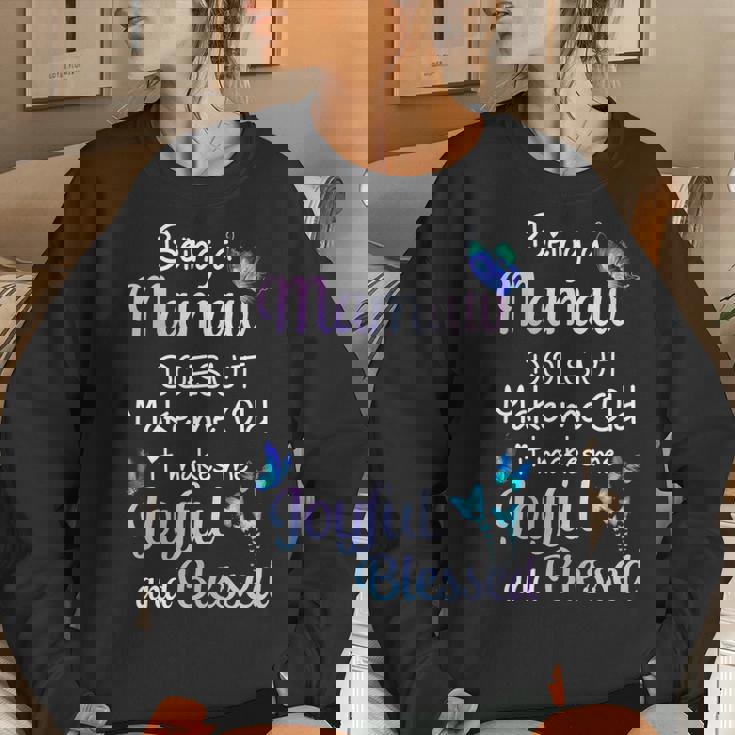 Mamaw Grandma Gift Being A Mamaw Doesnt Make Me Old Women Crewneck Graphic Sweatshirt Gifts for Her