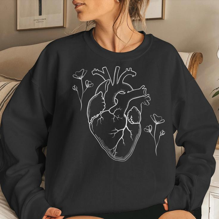 Oversized Gym Pump Cover Weightlifting Women Heart Flower Women Crewneck Graphic Sweatshirt Gifts for Her