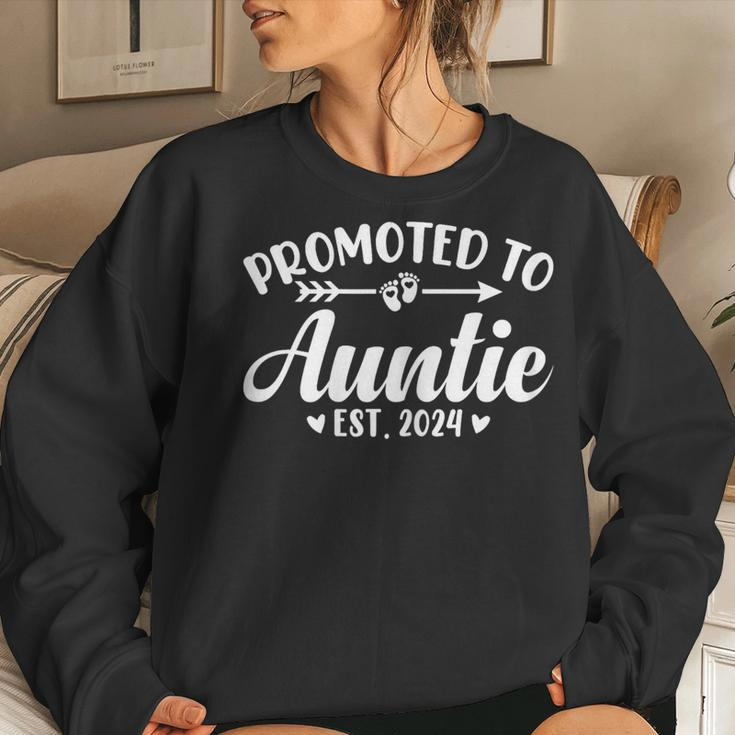 Promoted To Auntie 2024 Soon To Be Auntie Baby Reveal Aunt Women Sweatshirt Gifts for Her