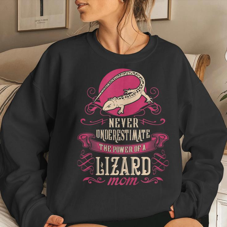 Never Underestimate Power Of Lizard Mom Women Sweatshirt Gifts for Her
