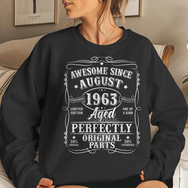 Vintage August 1963 60 Year Old 60Th Birthday Gift For Women Women Crewneck Graphic Sweatshirt Gifts for Her