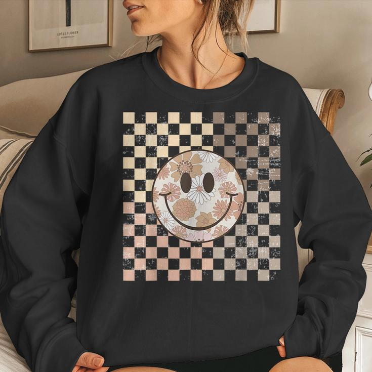 Vintage Hippie 60S 70S Smile Face Flower Retro Checkered Women Crewneck Graphic Sweatshirt Gifts for Her