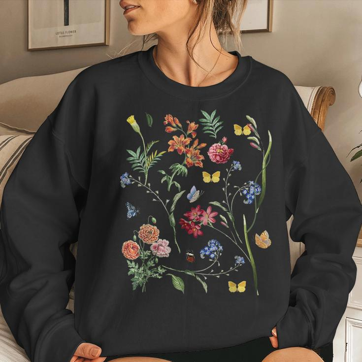 Vintage Wild Botanical Flower Cottagecore Gardening Lover Women Crewneck Graphic Sweatshirt Gifts for Her