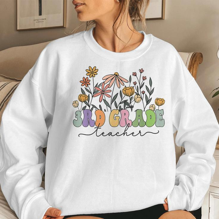 Retro 3Rd Grade Teacher Daisy Flower Colorful Back To School Women Sweatshirt Gifts for Her