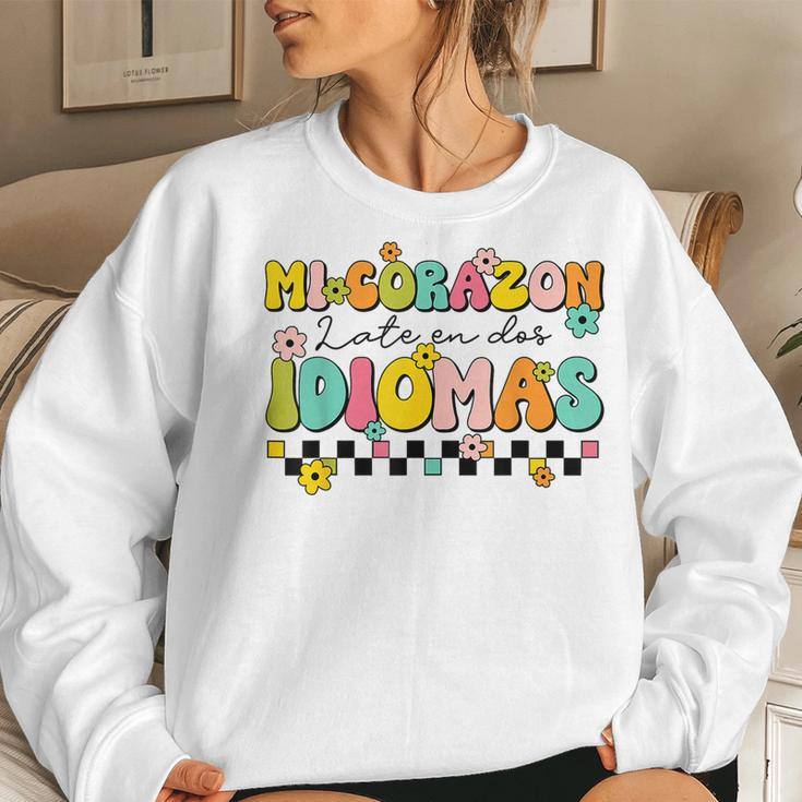 Retro Mi Corazon Late En Dos Idiomas Groovy Spanish Teacher Women Sweatshirt Gifts for Her