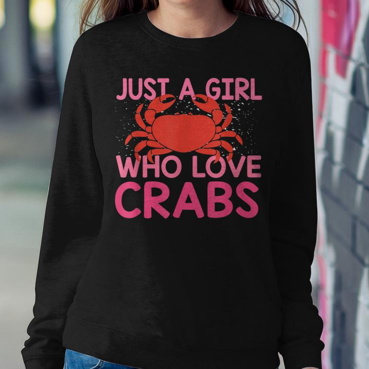 Girls-Love-Crab Eating-Macaque Crab-Crawfish-Lover Women Sweatshirt Unique Gifts