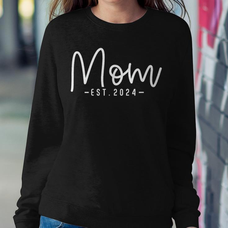 Vintage Soon To Be Mom Est 2024 Pregnancy Announcement Women Sweatshirt Unique Gifts