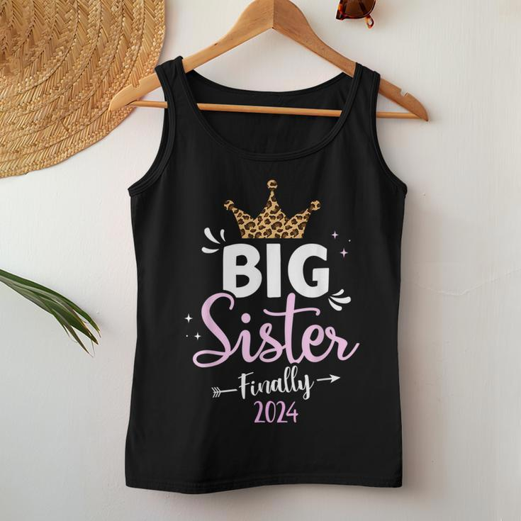 Big Sister 2024 Finally For Pregnancy Or New Baby Shower Women Tank Top Basic Casual Daily Weekend Graphic Funny Gifts