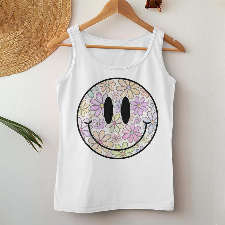 Retro Happy Face Daisy Flower Smile Face Trendy Smiling Face Women Tank Top Unique Gifts