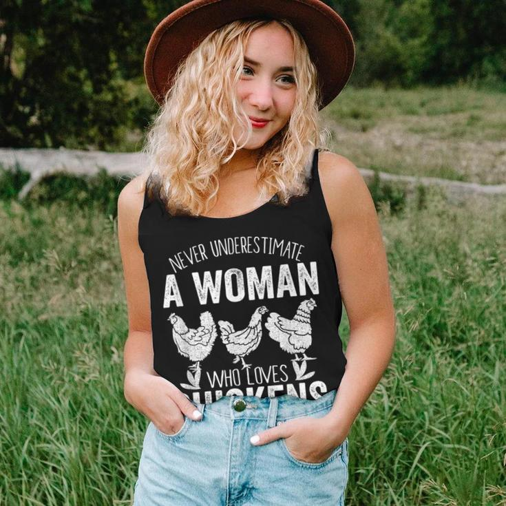 Never Underestimate A Woman Who Loves Chickens Farmer Women Tank Top Gifts for Her