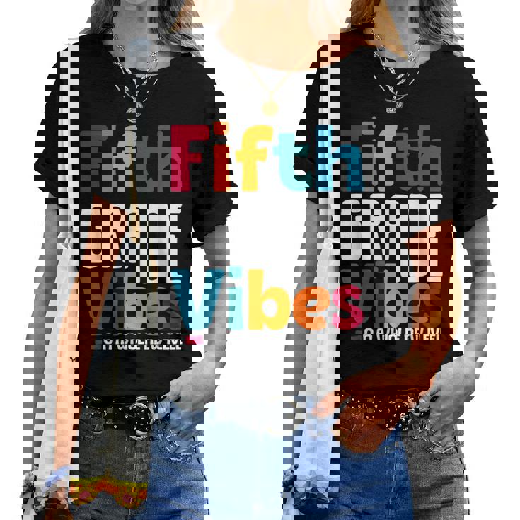 Fifth Grade Vibes Vintage 1St Day Of School Team 5Th Grade Women T-shirt