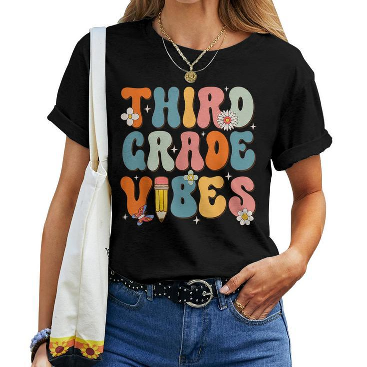 First Day Of School Third Grade Vibes Back To School  Women T-shirt Short Sleeve Graphic
